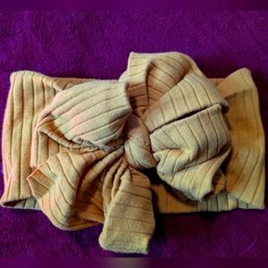 Toddler yellow gold bow